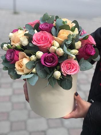 Цветочная композиция из Розы в шляпной коробке в Катыр-Юрте