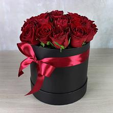Цветочная композиция из Розы в шляпной коробке в Катыр-Юрте